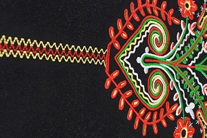 strojové vyšívání folklorních motivů již od jednoho kusu